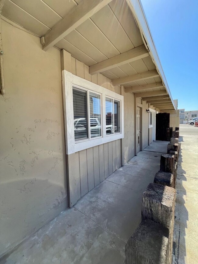 Building Photo - 1121 S Seaward Ave