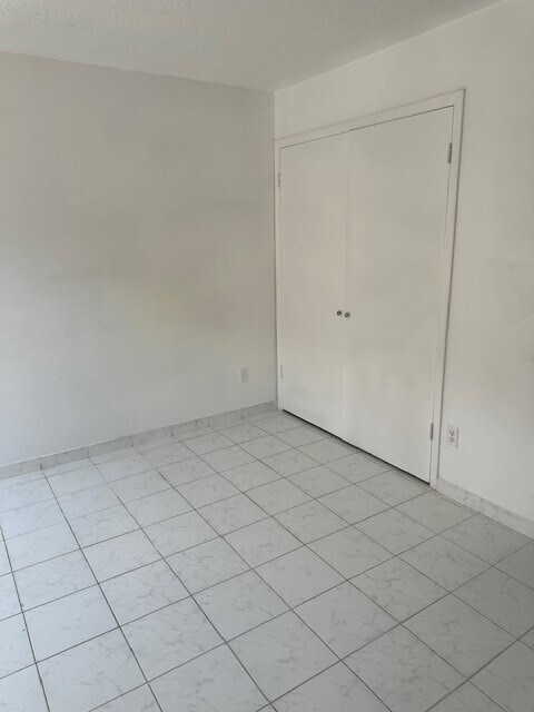 Foto del edificio - 8722 Maplecrest Dr