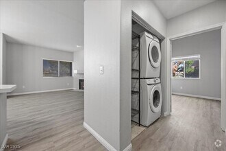 Building Photo - 900 Heavenly Hills Ct