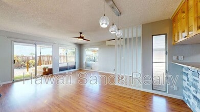 Building Photo - 94-422-422 Kuahui St