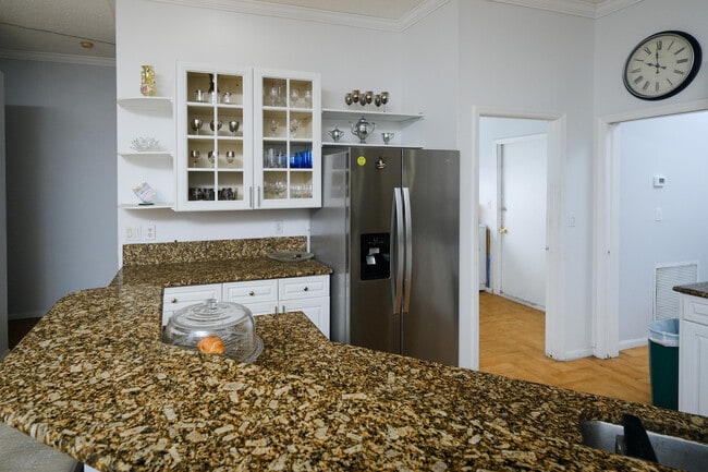 Building Photo - 12795 Kingsway Rd