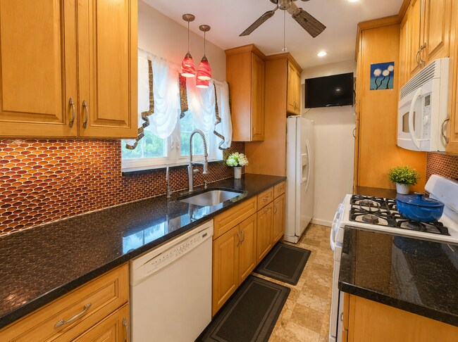 Foto del edificio - 5308 Pooks Hill Rd