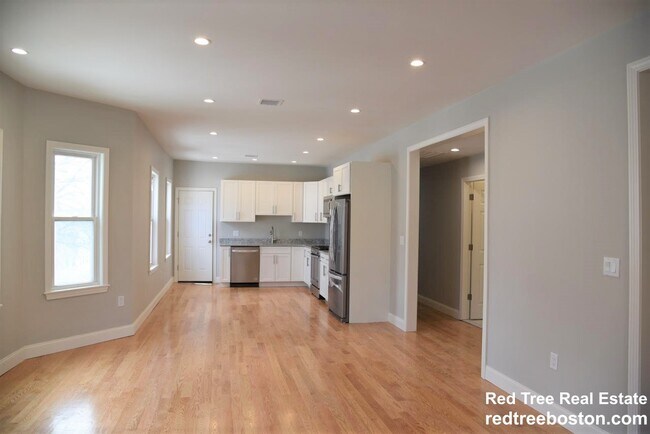 Building Photo - 226 Fellsway W