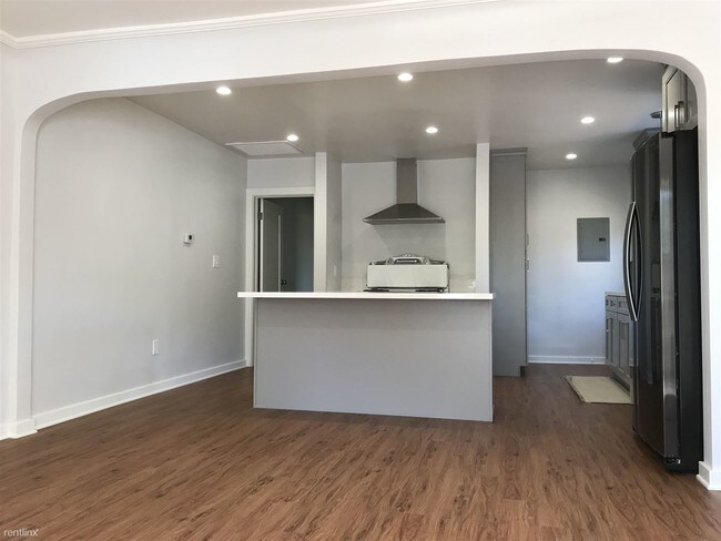 Building Photo - 2 br, 1 bath Apartment - 377 Huntley Drive
