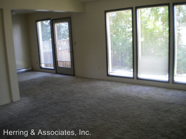 Building Photo - 395 9th St NE