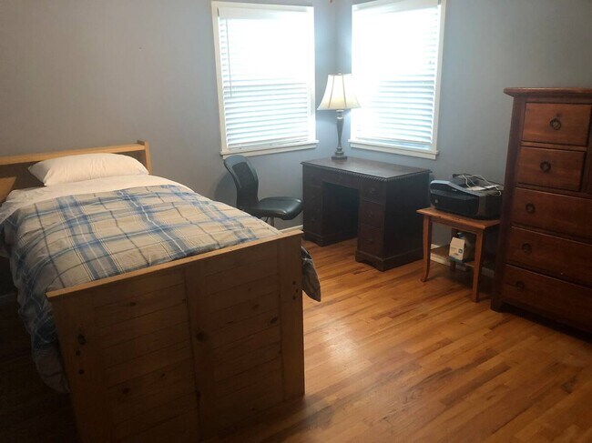 Building Photo - 1410 W 2nd St