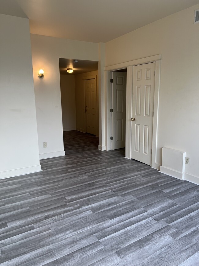 Building Photo - 2039 W 95th St