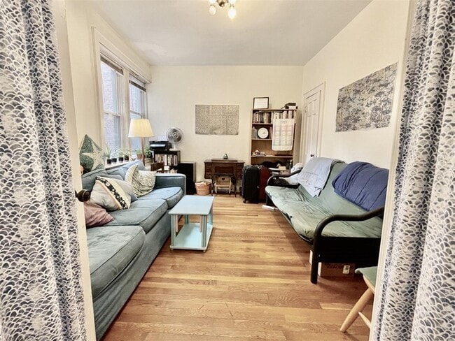 Building Photo - 77 Martin St