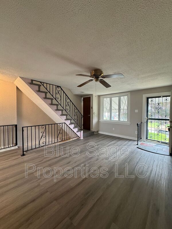 Foto del edificio - 228 W Wyncliffe Ave