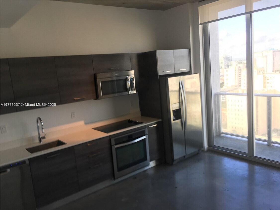 Foto del edificio - 151 SE 1st St