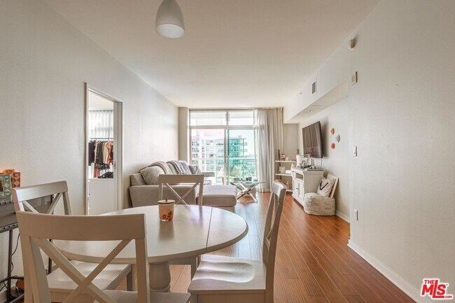 Foto del edificio - 13700 Marina Pointe Dr