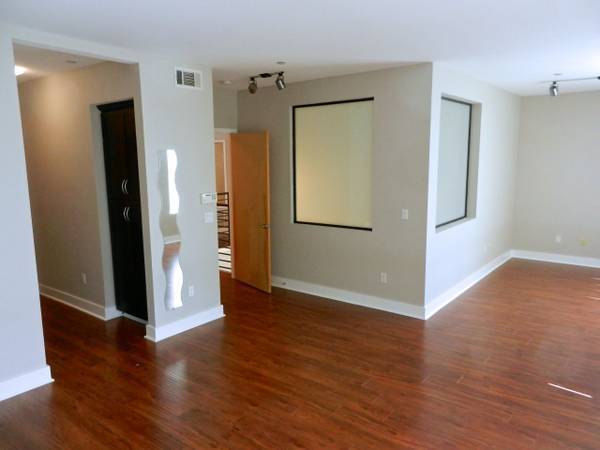 Foto del edificio - 395 E 4th St