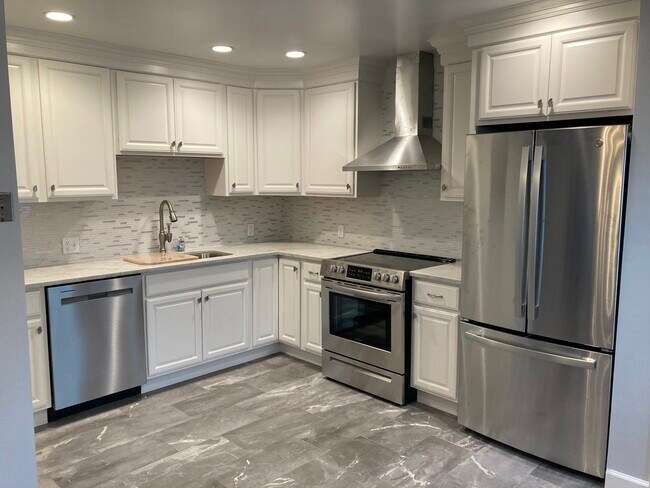 chef's kitchen - 13 Cos Cob Ave
