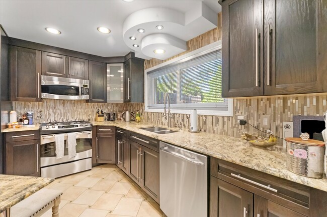 Building Photo - 1809 Wildberry Dr