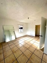Building Photo - 1711 1/2 Agua Fria St