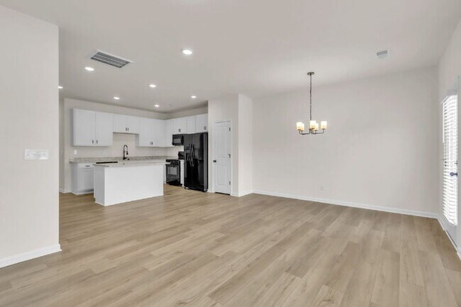 Foto del edificio - New Construction 3BR/2.5BA Townhome with Loft in Downtown Travelers Rest