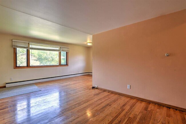 Foto del edificio - 5834 Balsam Rd