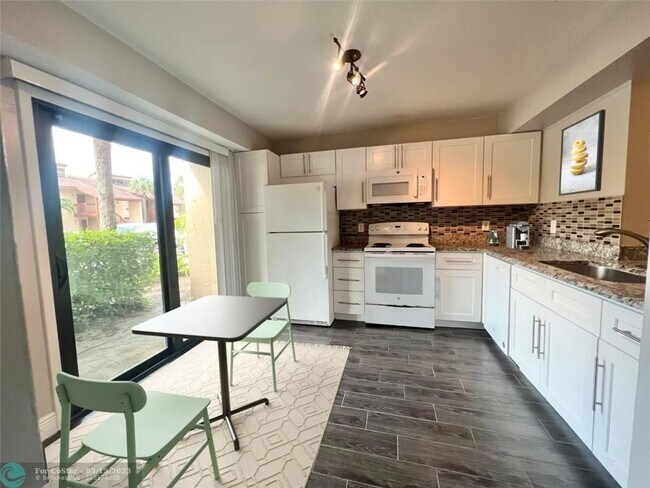 Foto del edificio - 505 Lakeview Dr E