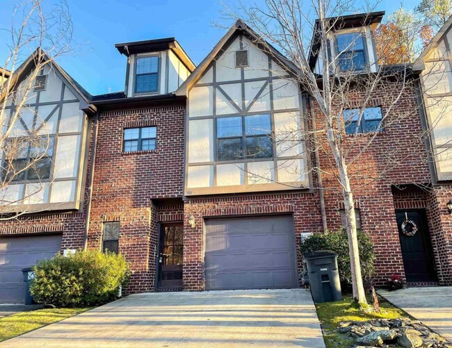 Building Photo - 304 Amber Ln