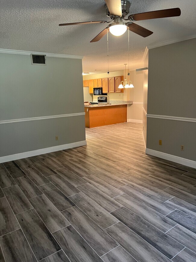Building Photo - 14810 Par Club Cir