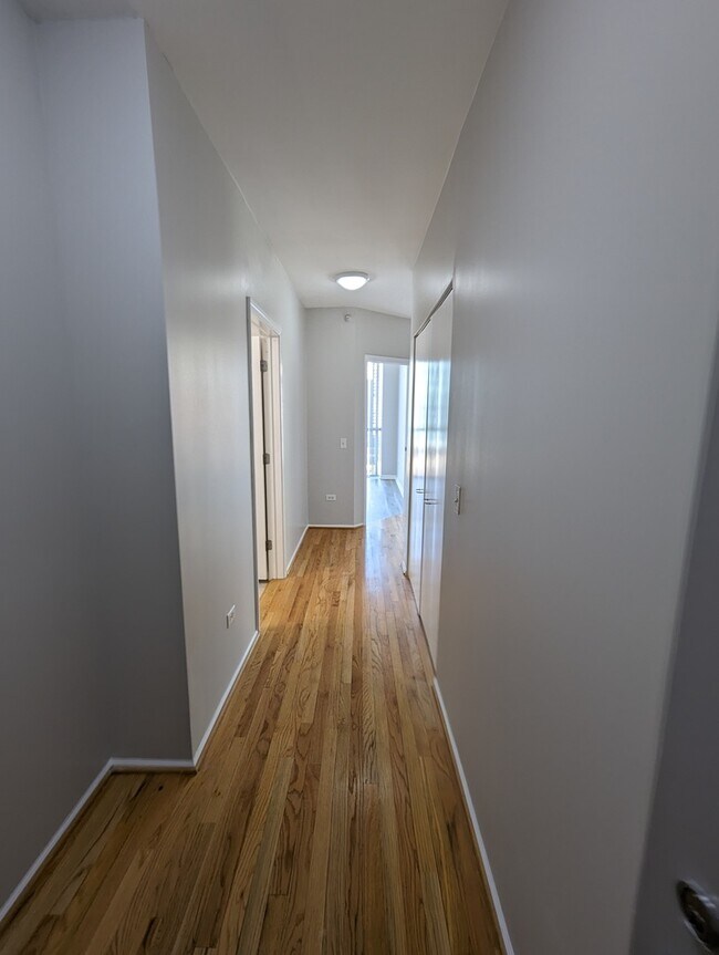 Building Photo - 600 N Dearborn St