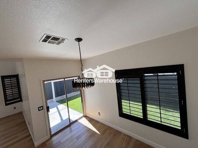 Foto del edificio - Modern conveniences and vaulted ceilings near Deer Valley Towne Center!