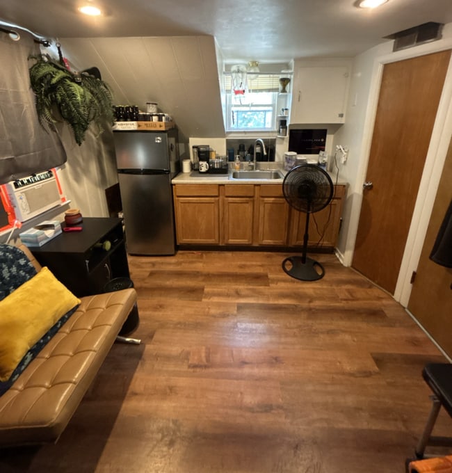 Studio space w/ private bathroom in Lakewood **Move-In Special** - Studio space w/ private bathroom in Lakewood  **Move-In Special** Townhome