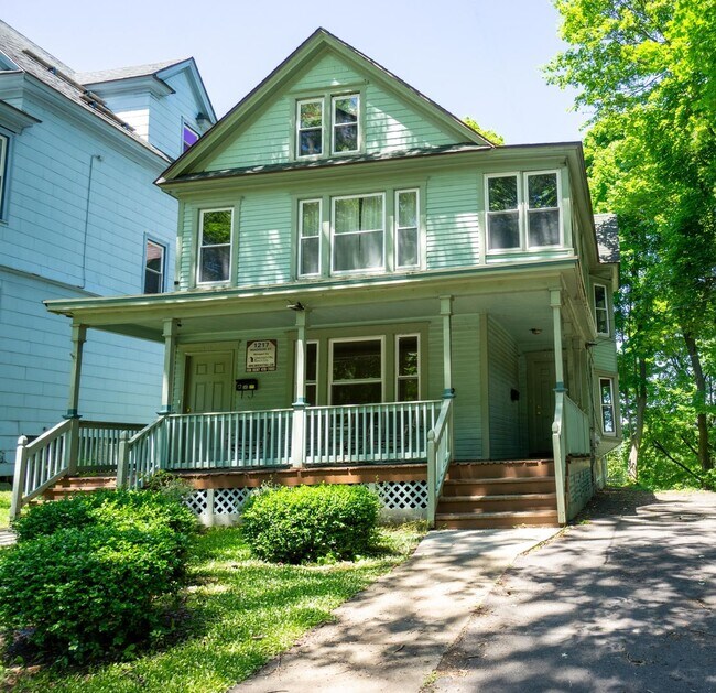 Foto del edificio - 1217 1/2 Madison Street -  First Floor Apa...