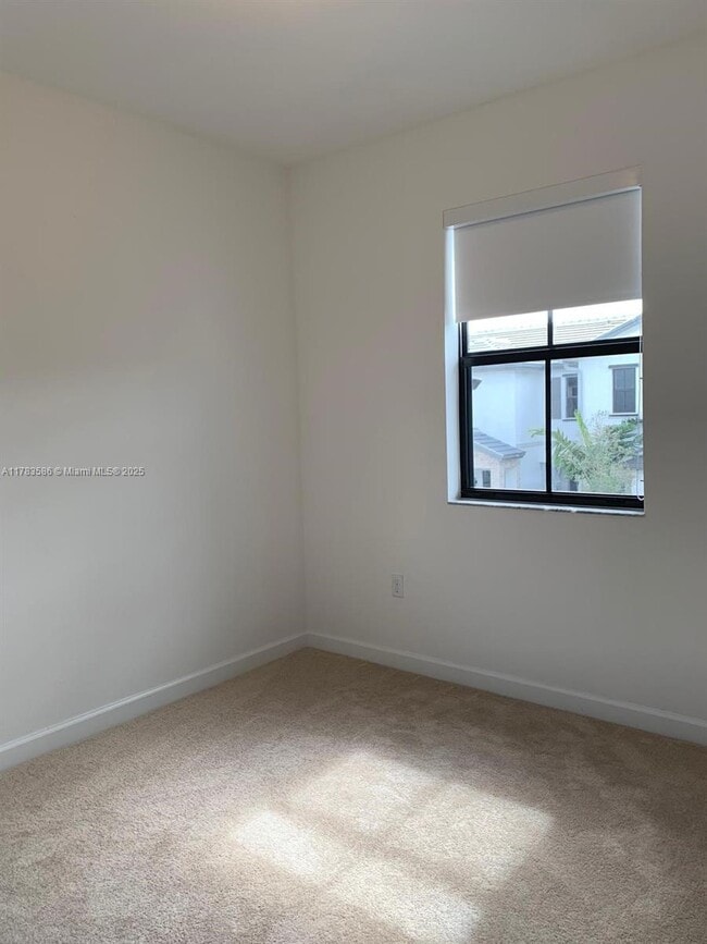Foto del edificio - 1631 SW 28th St