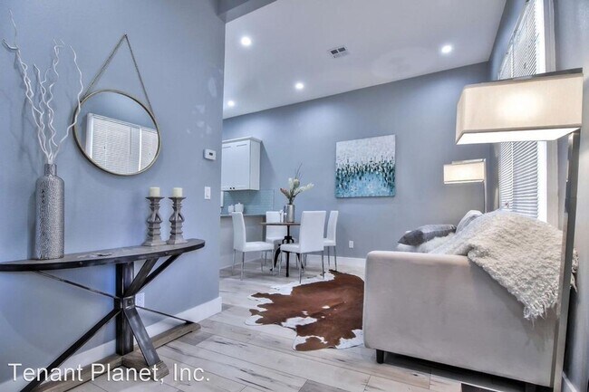 Foto del edificio - 3 br, 2 bath House - 810 Locust Street