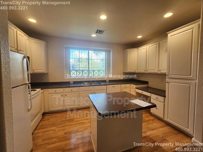 Building Photo - 4465 E Paradise Vlg Pkwy S