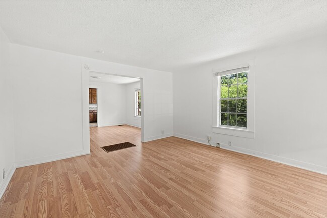 Building Photo - Charming 3 Bedroom, 2 Bathroom house