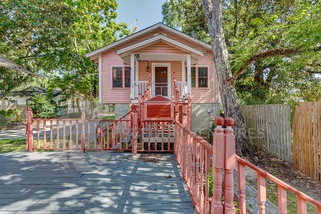 Building Photo - 1112 Dauphin St