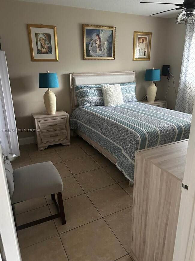 Foto del edificio - 7450 Miami Lakes Dr