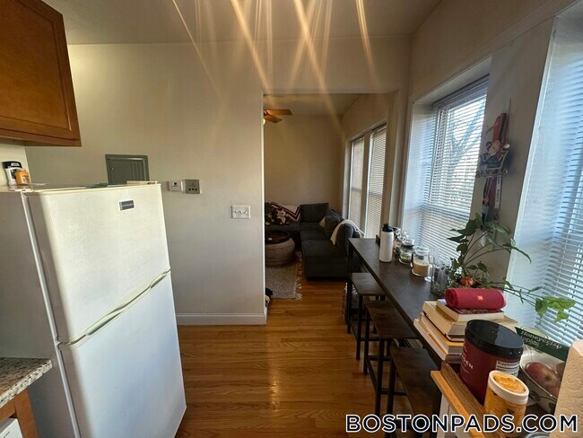 Foto del edificio - 1054 Cambridge St