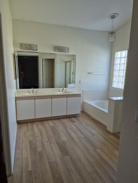 Foto del edificio - 1870 E Drake Dr