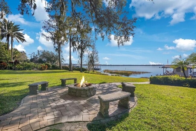 Building Photo - 10577 Down Lakeview Cir