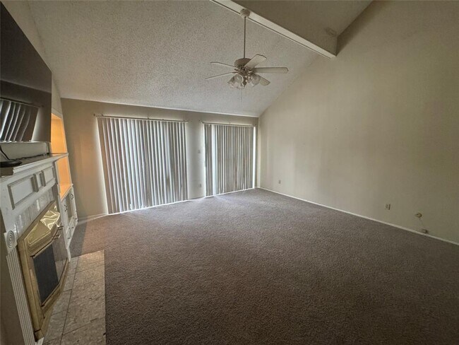 Foto del edificio - 5842 Sampley Way