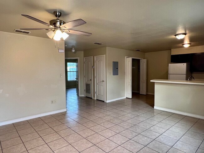 Foto del edificio - 412 Hilltop Rd