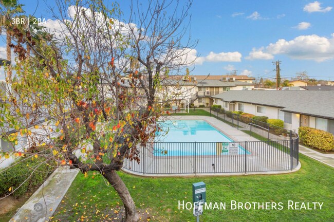 Foto del edificio - 4317 Columbus St