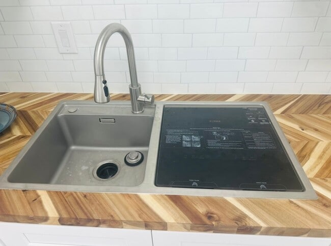 Building Photo - Free Rent until 2026! Brand new" Cottage!  1-BR + den, totally remodeled!