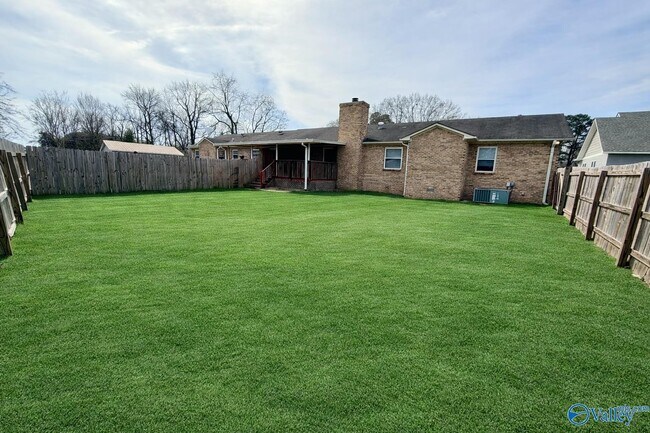 Building Photo - 105 Oakwood Meadows Dr