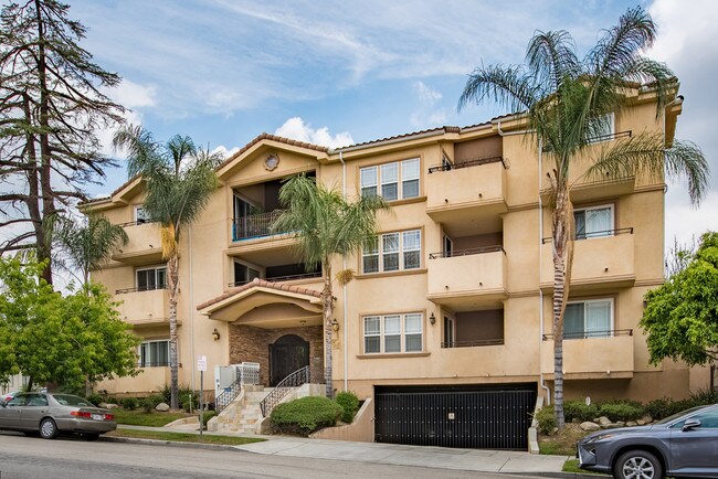 Building Photo - 650 E Palm Ave