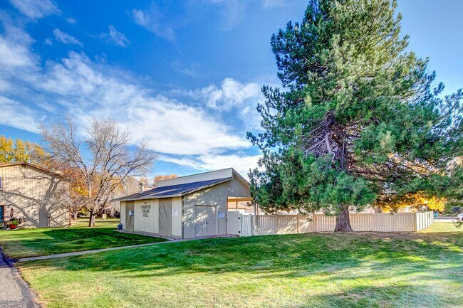 Foto del edificio - 1030-2601 Davidson Dr