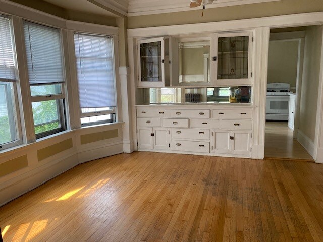 comedor - 2915 N Farwell Ave