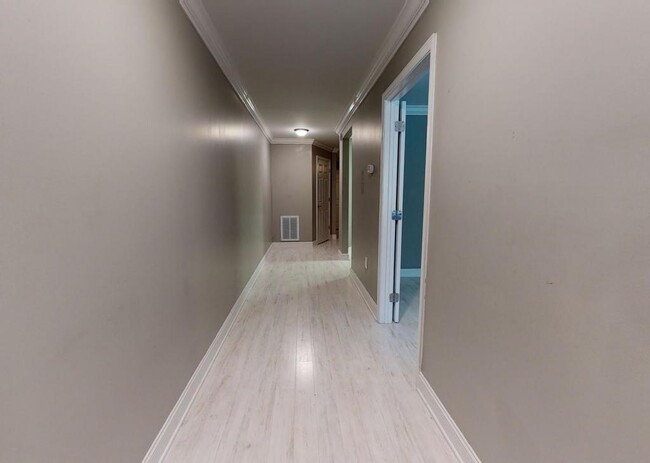 Foto del edificio - 620 Lovers Lane #3
