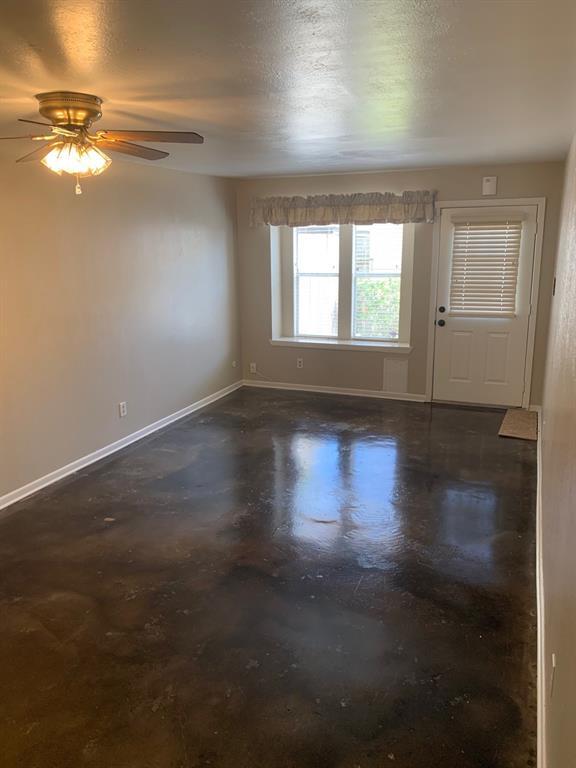 Building Photo - 7907 Ellinger Ln