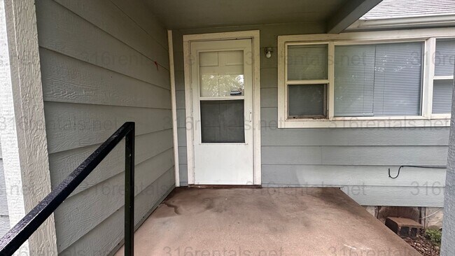 Building Photo - $925 - 2 bed 1 bath - Single Family Home
