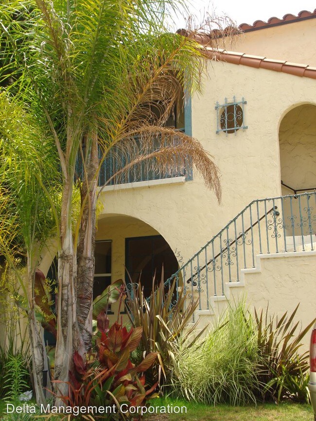 Building Photo - 1521 S Crest Dr