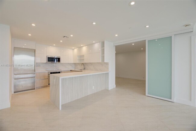 Building Photo - 201 Crandon Blvd